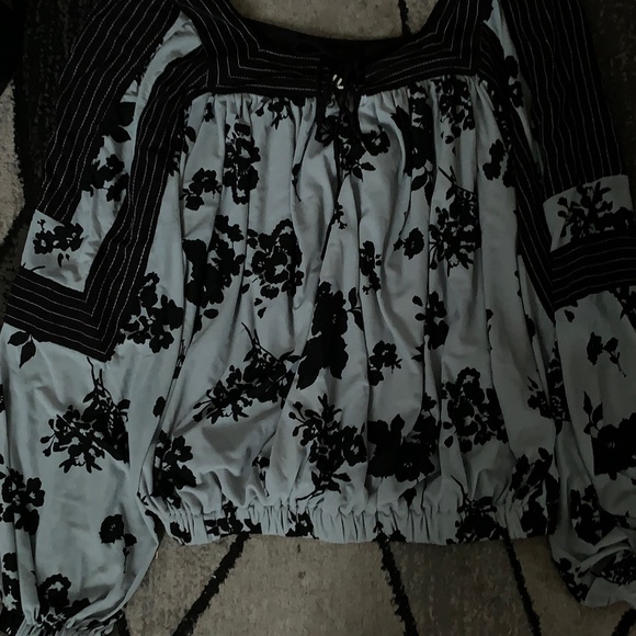 Floral light blue and black pattern shirt - Picture 3 of 3